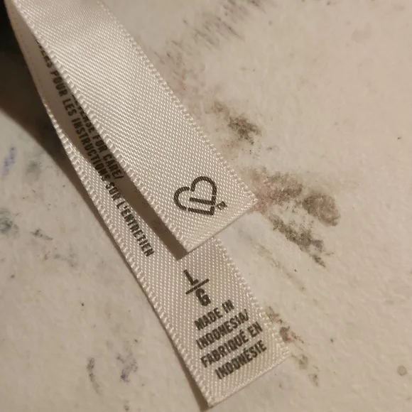 VS Live Love Dream Black lace Camisole (0670) - Picture 3 of 4